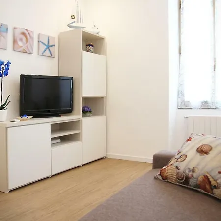Apartment Romeo's House